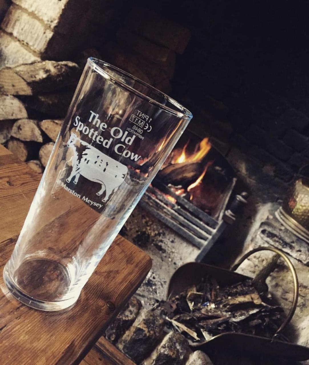 Marston Meysey The Old Spotted Cow B&B 외부 사진