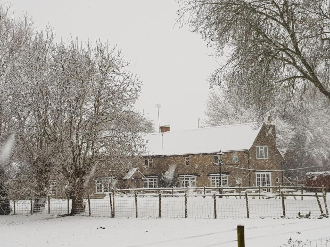 Marston Meysey The Old Spotted Cow B&B 외부 사진